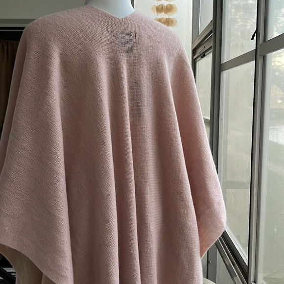 NWT Marcus Adler NY fringed shawl/wrap - Picture 4 of 7